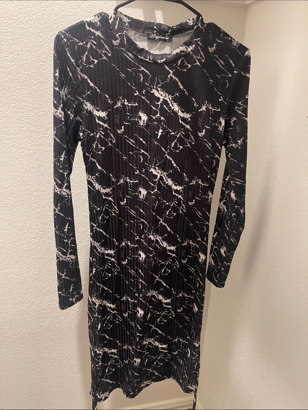 Black & White Marble Print Long Sleeve Dress